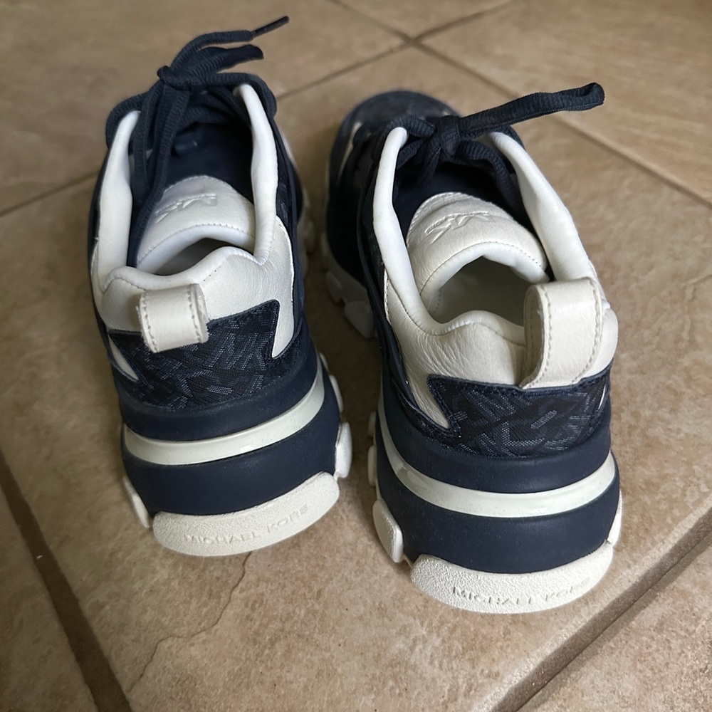Michael Kors Sneakers - Picture 4 of 4